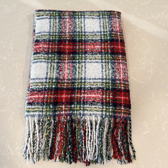 🌻Aerie Plaid Scarf/Wrap in Like New Condition🌻 - Picture 2 of 6